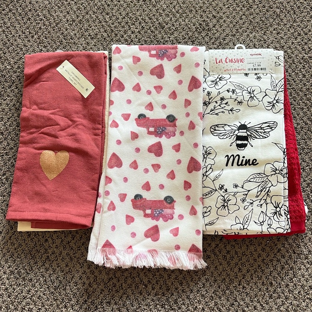 Set of 6 Valentine’s Day Kitchen Towels 🤍
